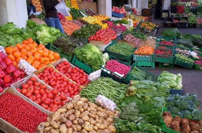 خطة حكومية لإعادة ضبط أسعار المواد الغذائية عبر إحداث 6 شركات جهوية للتوزيع